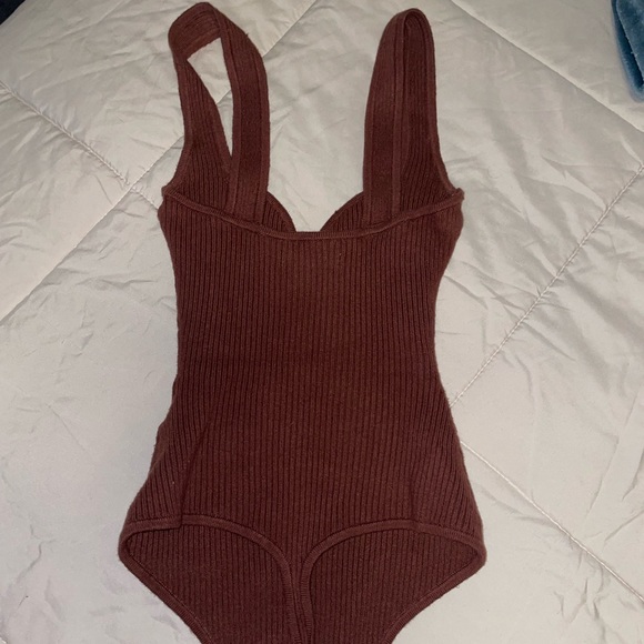 Abercrombie & Fitch Elevated Ribbed Knit Sweetheart Bodysuit - Picture 2 of 4